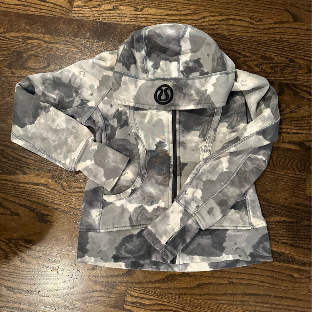VGUC Lululemon Scuba tie dye sweatshirt size 10